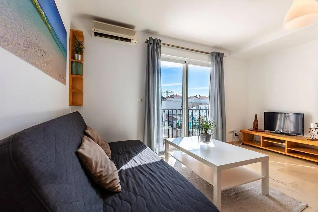 Apartamento En La Calle Principal Con Solarium. Tarifa