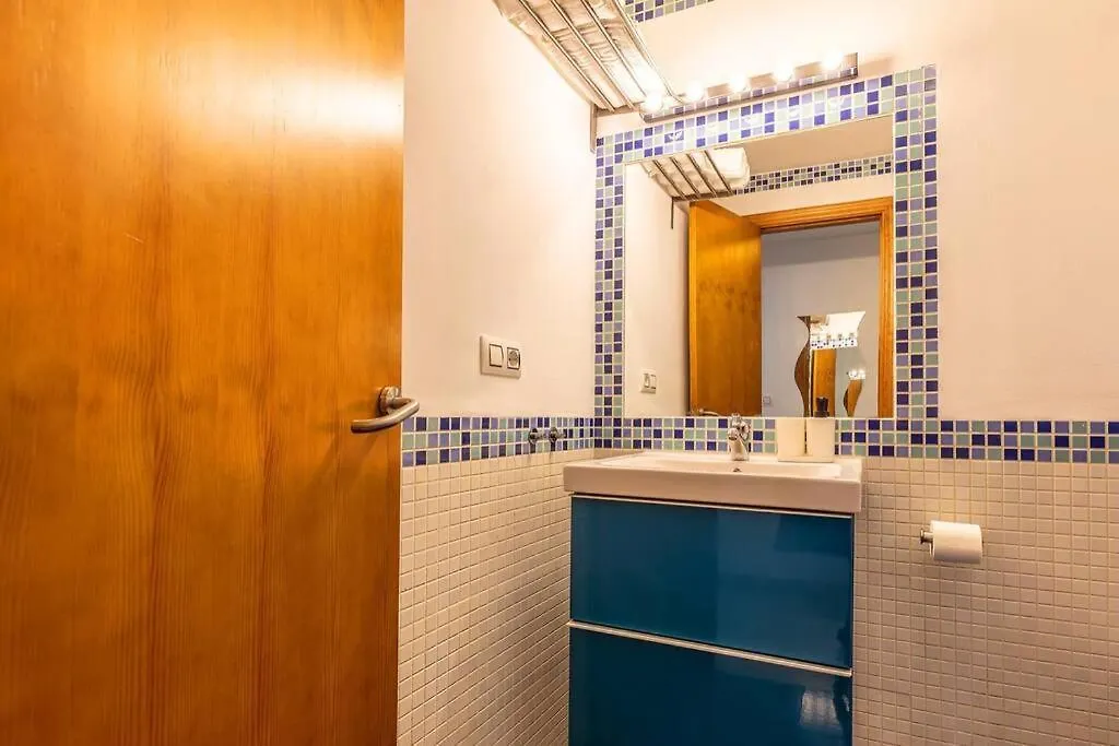 Apartamento En La Calle Principal Con Solarium. Tarifa 0*,