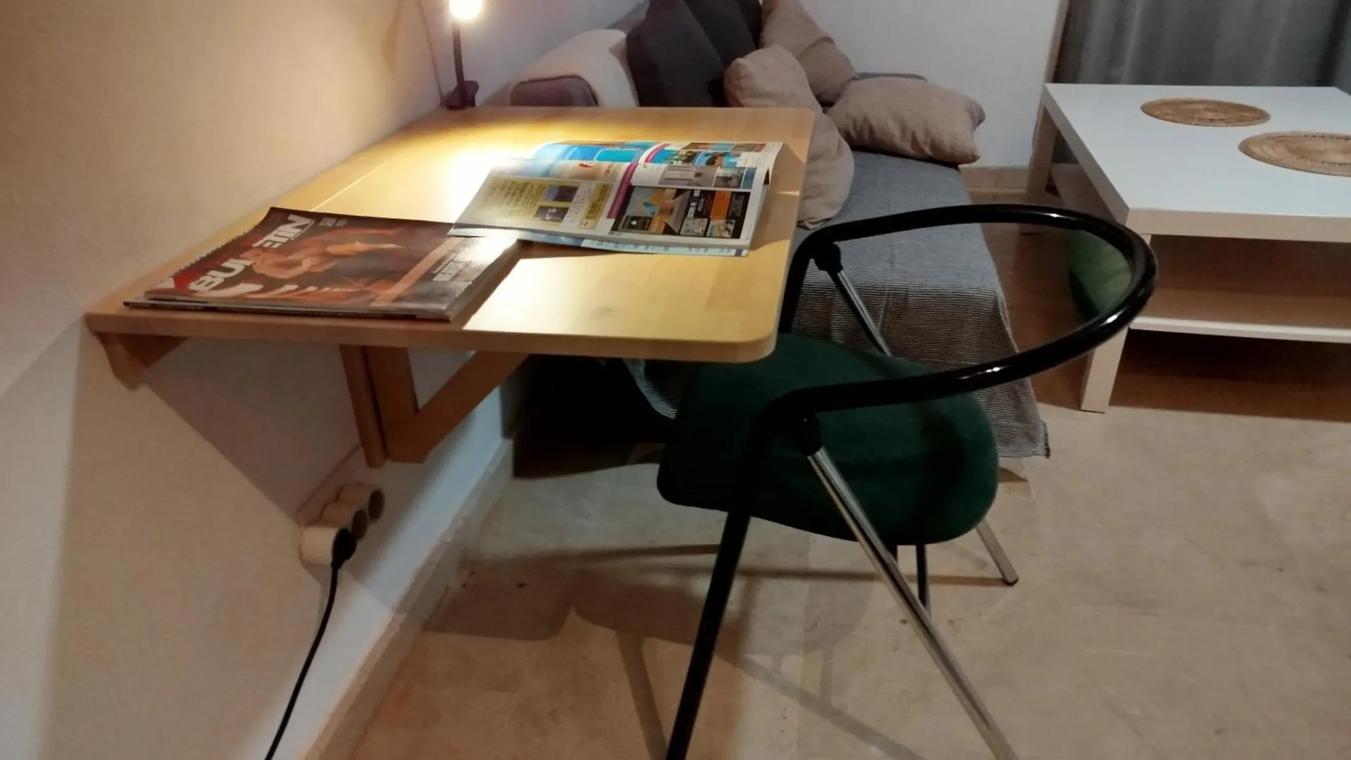 Apartamento En La Calle Principal Con Solarium. Tarifa